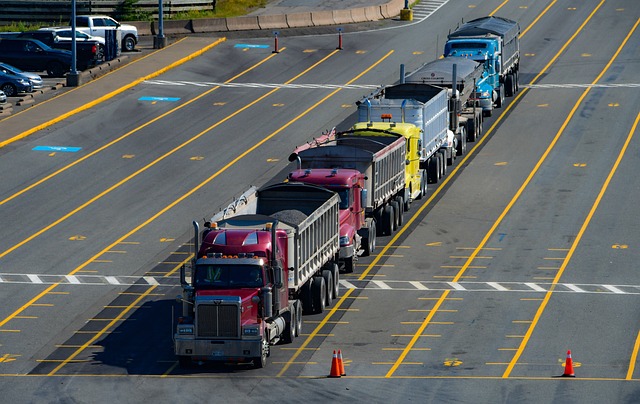 Transport drogowy w transporcie międzynarodowym: Najważniejsze aspekty i regulacje