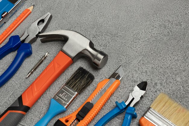 Jak wybrać odpowiednie narzędzia i materiały do remontu domu?